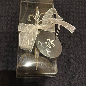Fleur de Lis Wine Stoppers Party Favors
